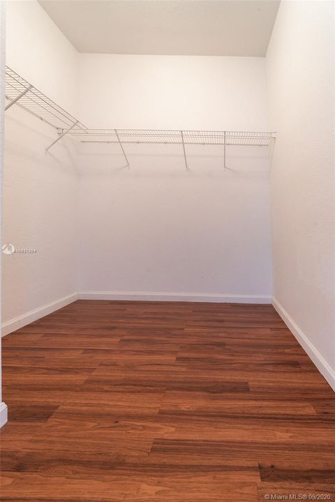 Recientemente alquilado: $1,700 (3 camas, 2 baños, 1564 Pies cuadrados)