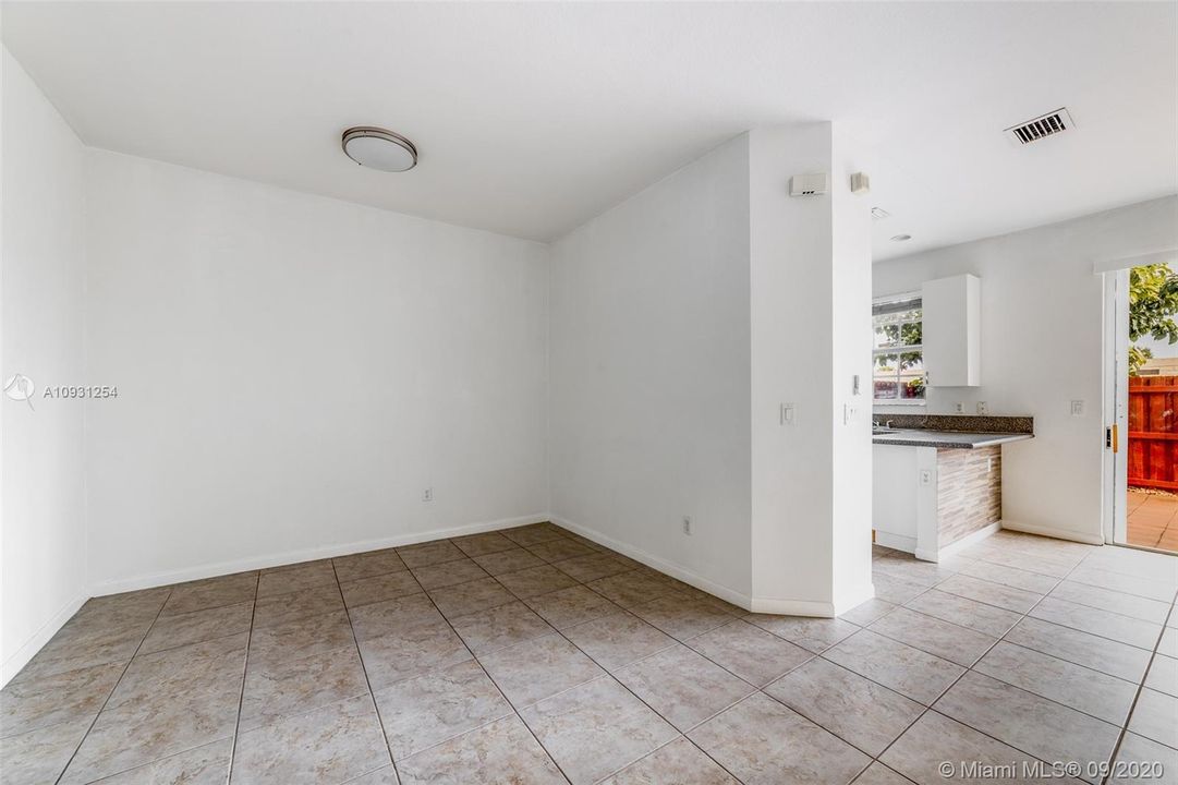 Recientemente alquilado: $1,700 (3 camas, 2 baños, 1564 Pies cuadrados)