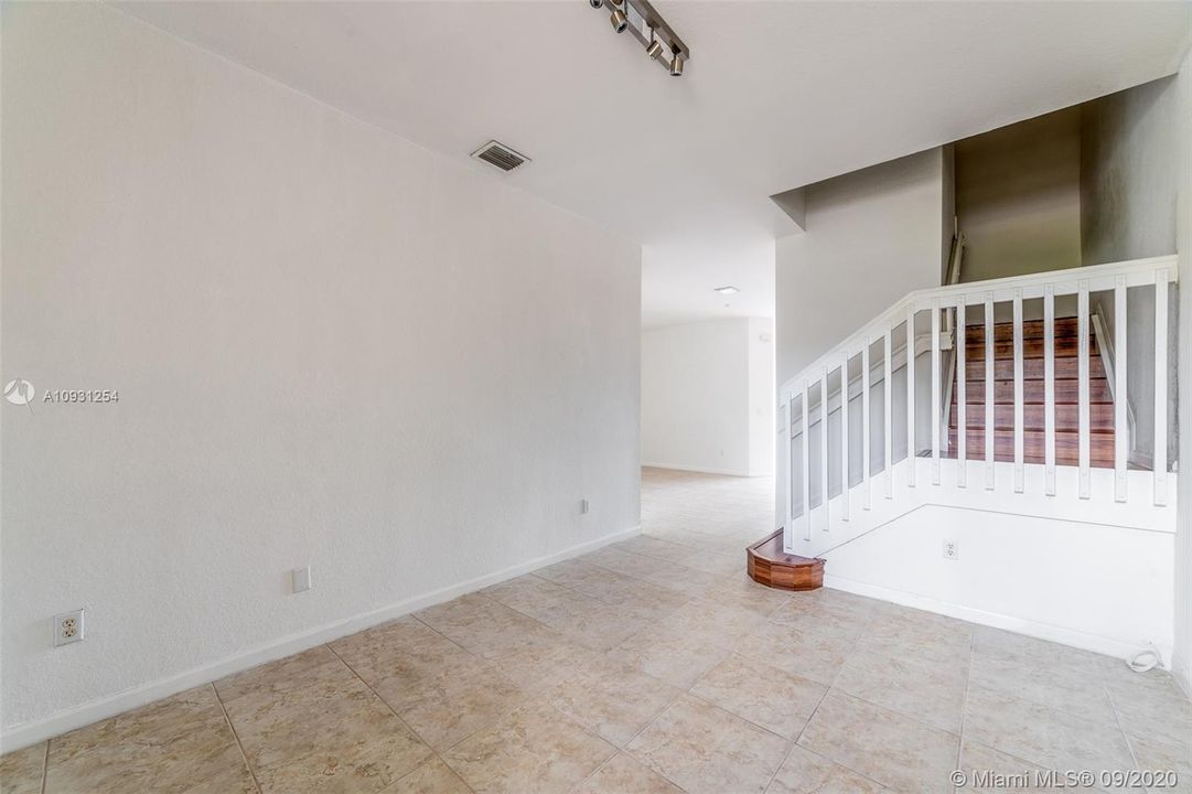 Recientemente alquilado: $1,700 (3 camas, 2 baños, 1564 Pies cuadrados)