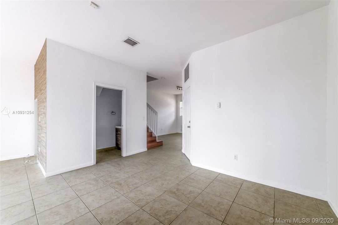 Recientemente alquilado: $1,700 (3 camas, 2 baños, 1564 Pies cuadrados)