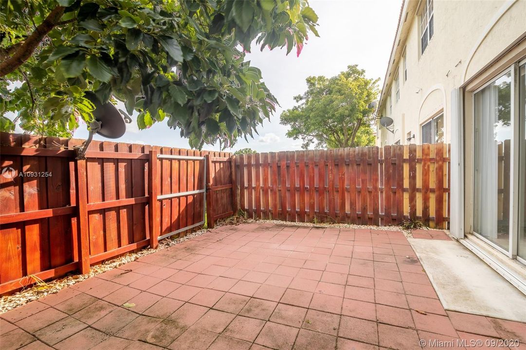 Recientemente alquilado: $1,700 (3 camas, 2 baños, 1564 Pies cuadrados)