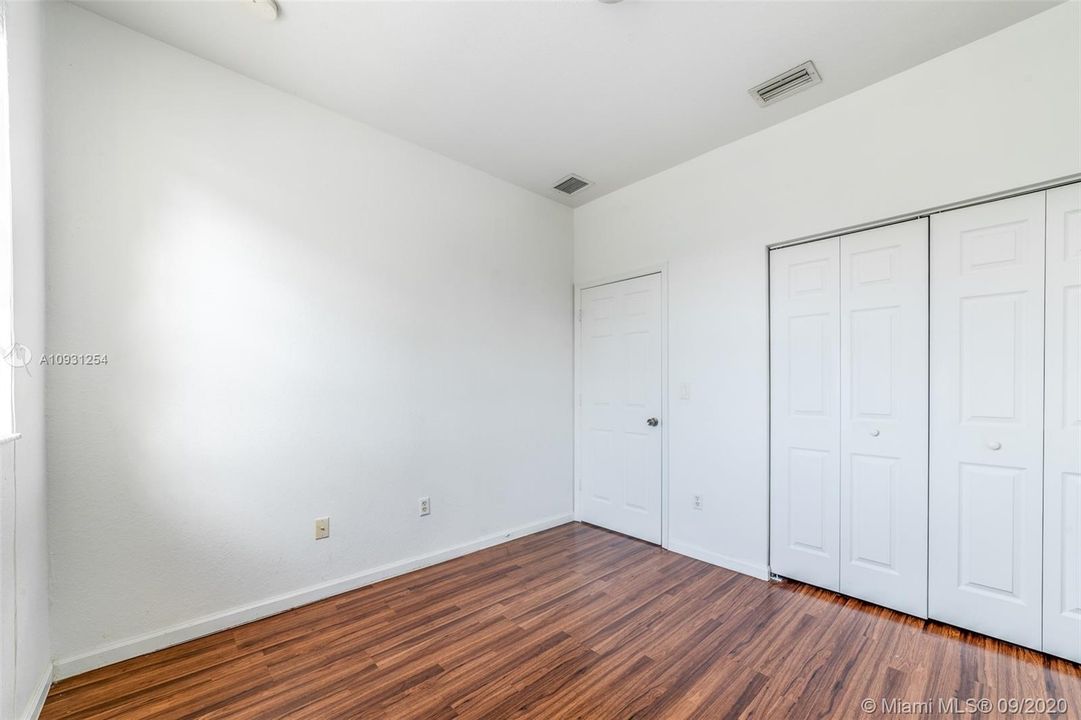 Recientemente alquilado: $1,700 (3 camas, 2 baños, 1564 Pies cuadrados)