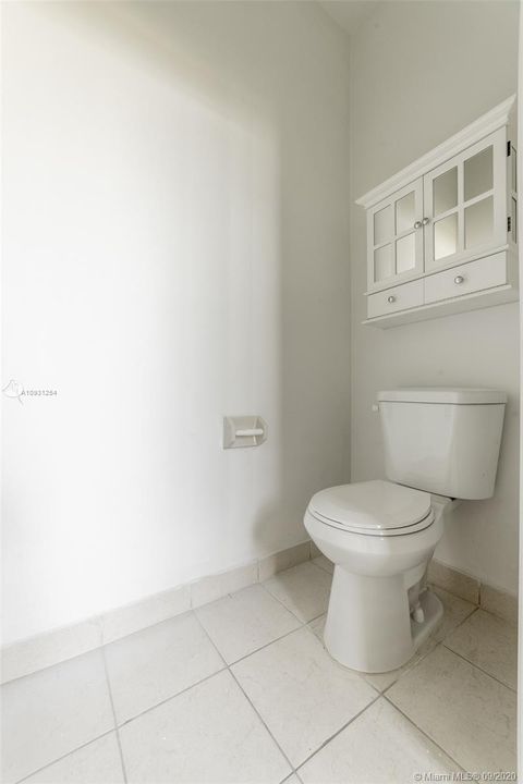 Recientemente alquilado: $1,700 (3 camas, 2 baños, 1564 Pies cuadrados)