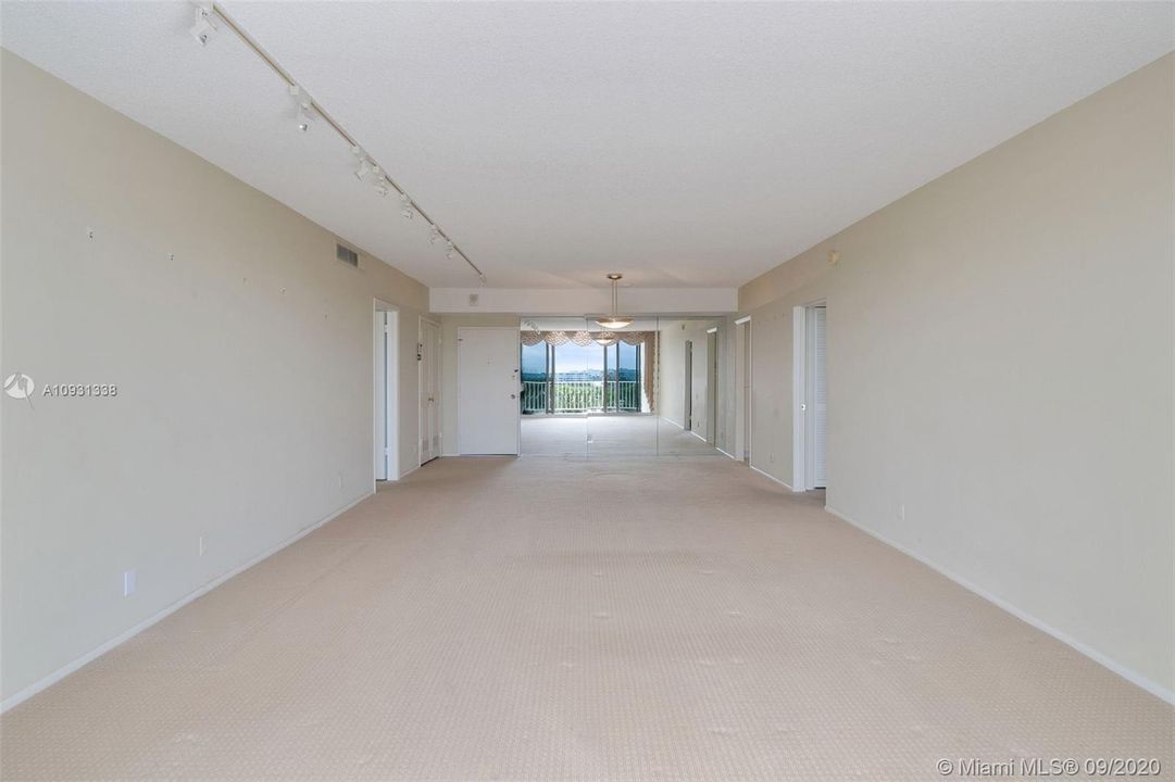 Recently Sold: $400,000 (2 beds, 2 baths, 1559 Square Feet)