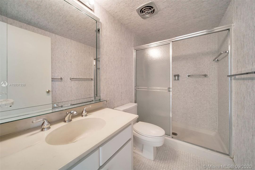 Recently Sold: $400,000 (2 beds, 2 baths, 1559 Square Feet)