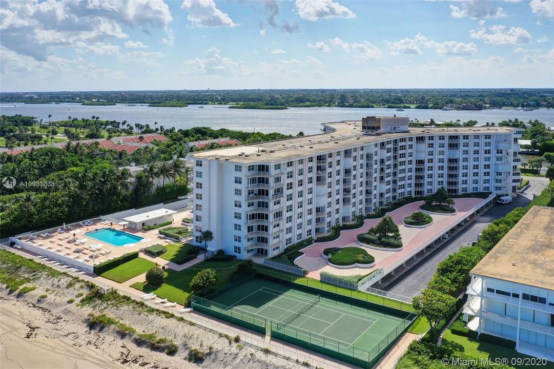 Recently Sold: $400,000 (2 beds, 2 baths, 1559 Square Feet)