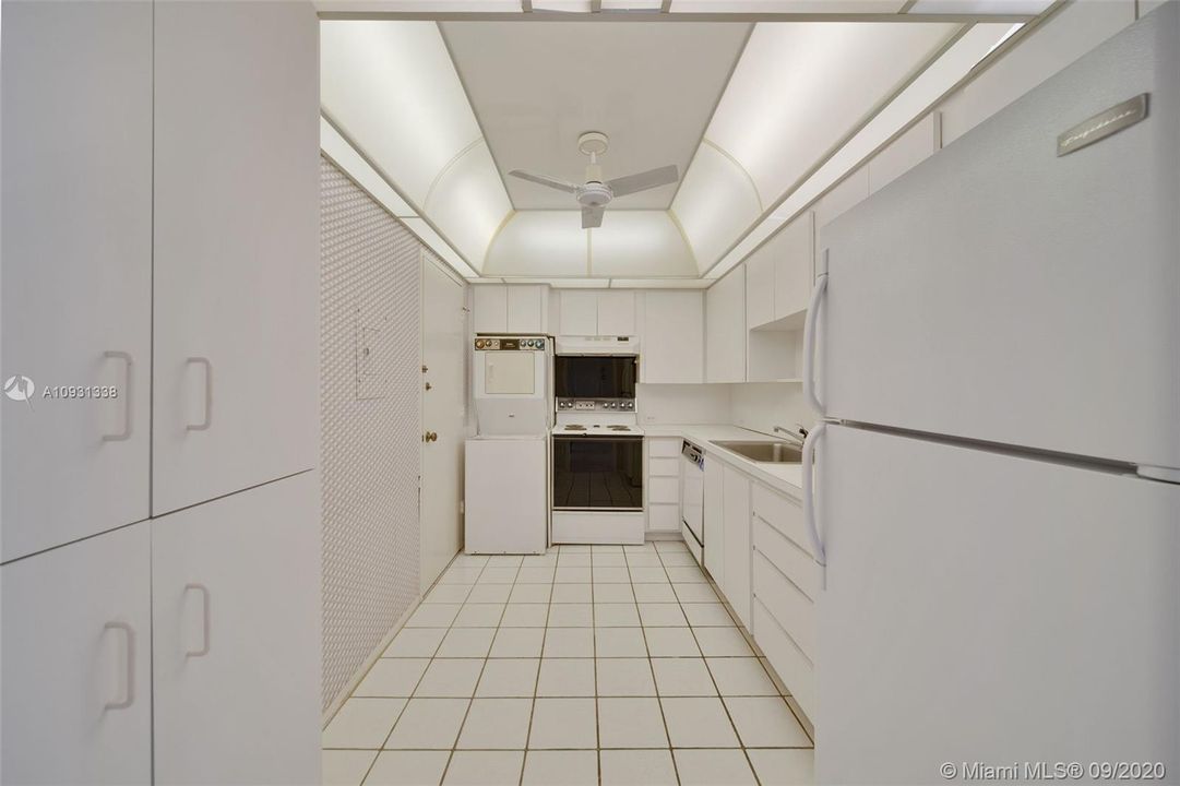 Recently Sold: $400,000 (2 beds, 2 baths, 1559 Square Feet)