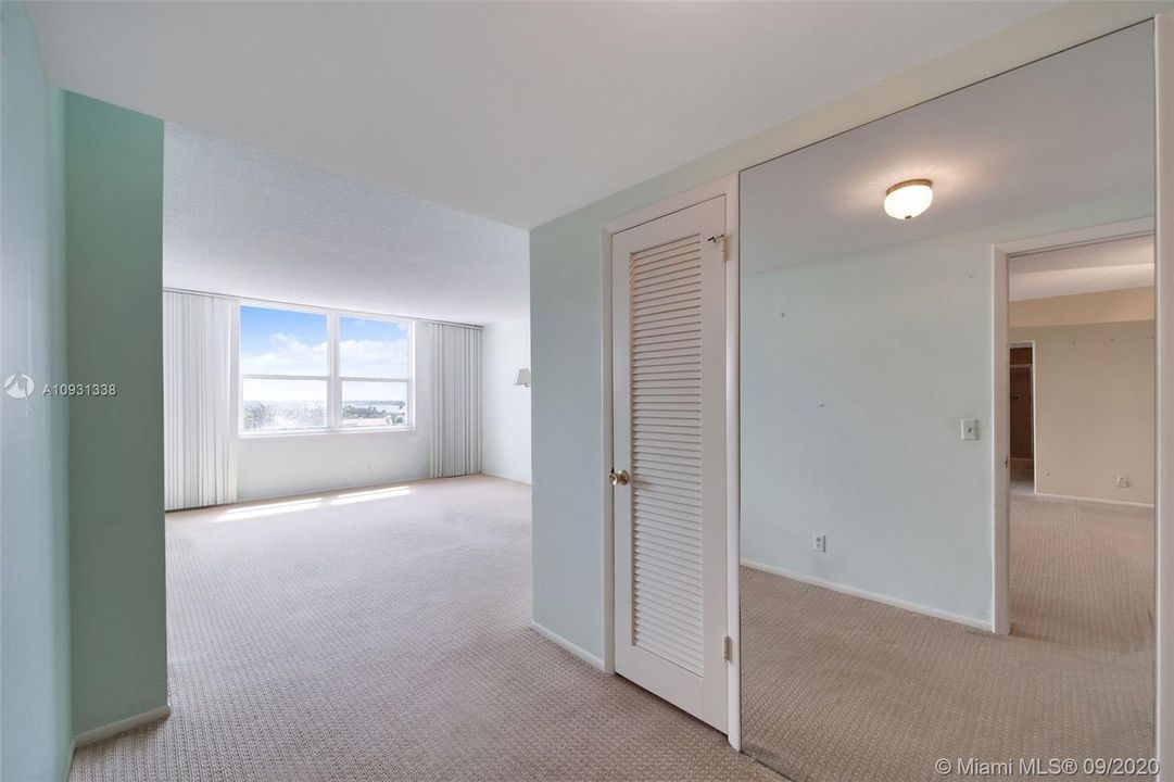 Recently Sold: $400,000 (2 beds, 2 baths, 1559 Square Feet)