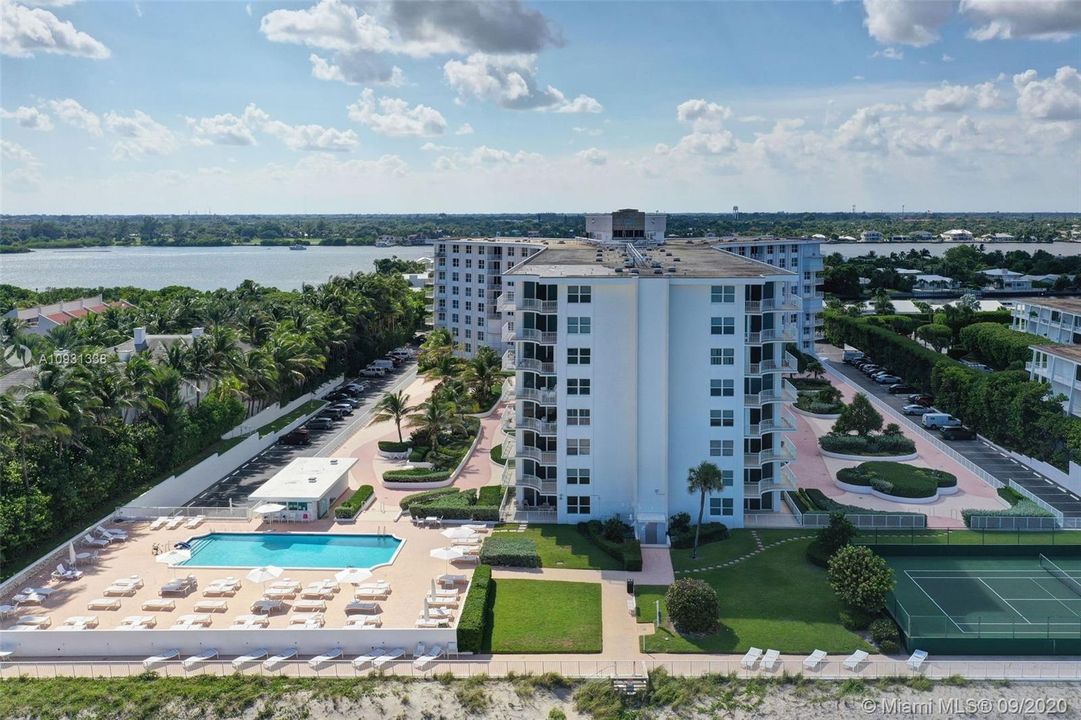 Recently Sold: $400,000 (2 beds, 2 baths, 1559 Square Feet)