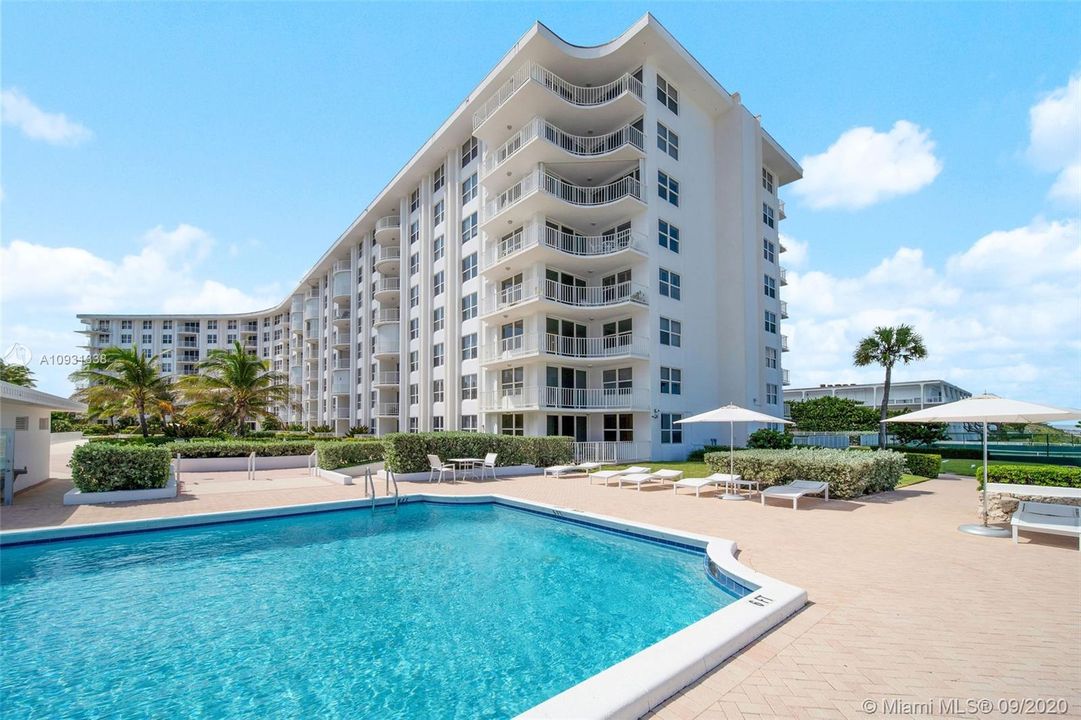 Recently Sold: $400,000 (2 beds, 2 baths, 1559 Square Feet)