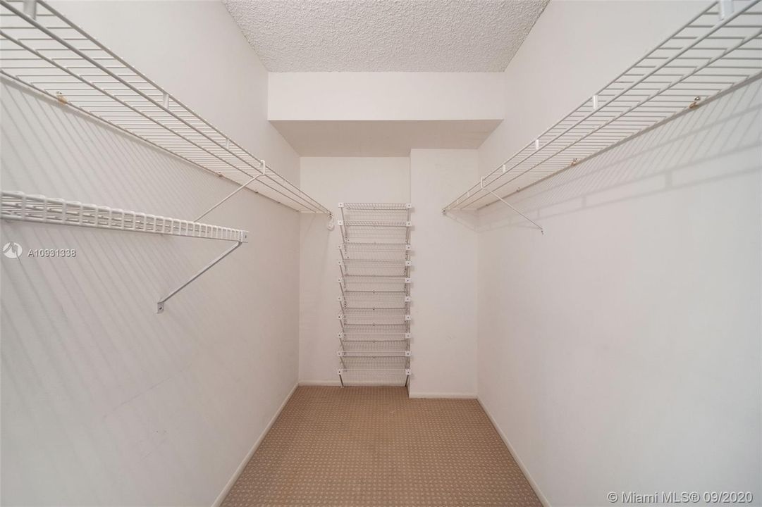 Recently Sold: $400,000 (2 beds, 2 baths, 1559 Square Feet)