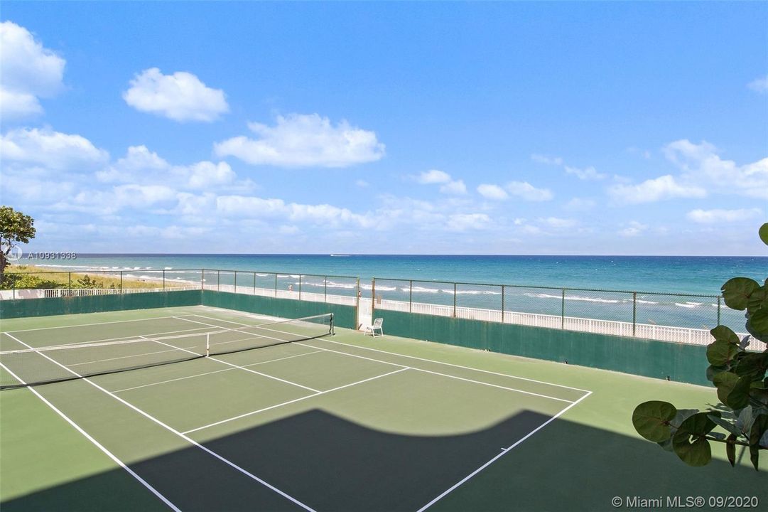 Recently Sold: $400,000 (2 beds, 2 baths, 1559 Square Feet)