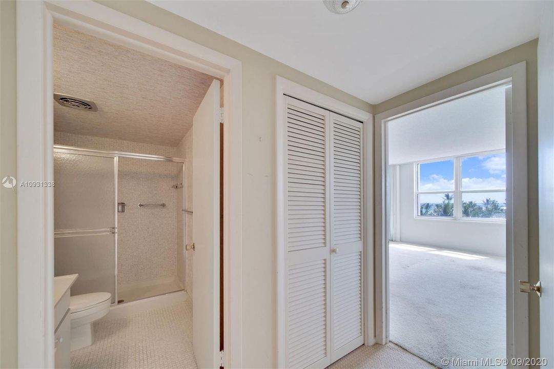 Recently Sold: $400,000 (2 beds, 2 baths, 1559 Square Feet)