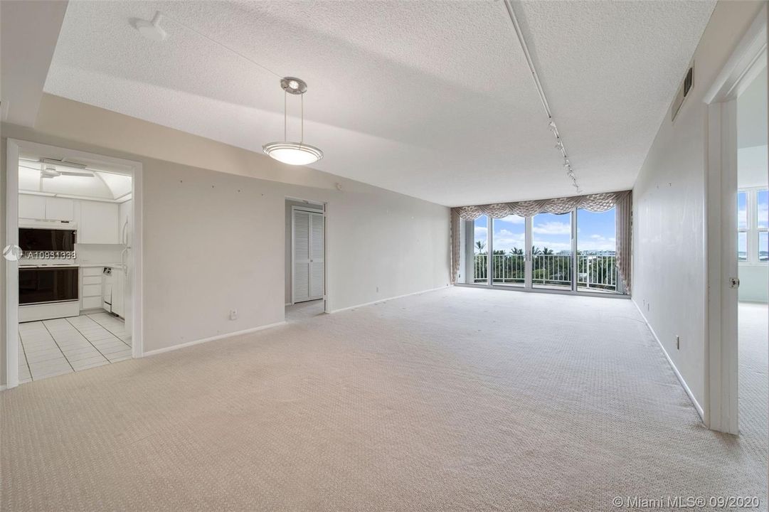 Recently Sold: $400,000 (2 beds, 2 baths, 1559 Square Feet)