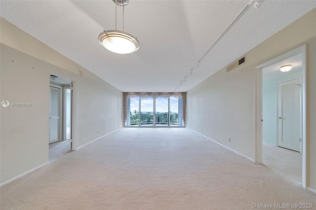 Recently Sold: $400,000 (2 beds, 2 baths, 1559 Square Feet)