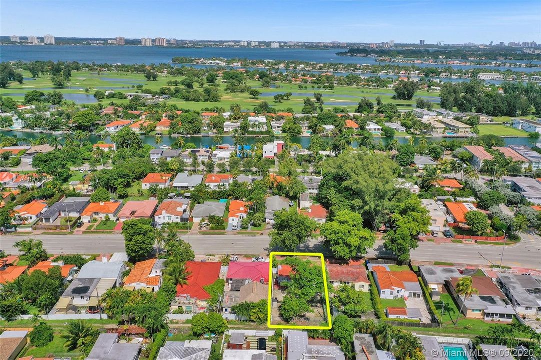 Недавно продано: $469,000 (3 спален, 2 ванн, 1217 Квадратных фут)