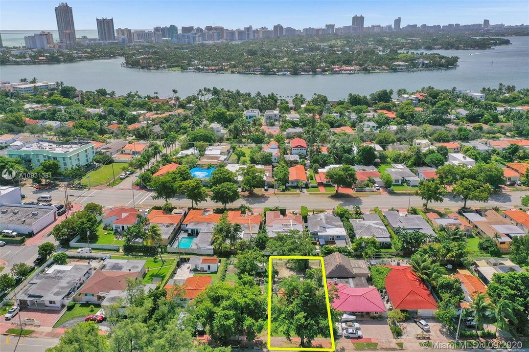Недавно продано: $469,000 (3 спален, 2 ванн, 1217 Квадратных фут)