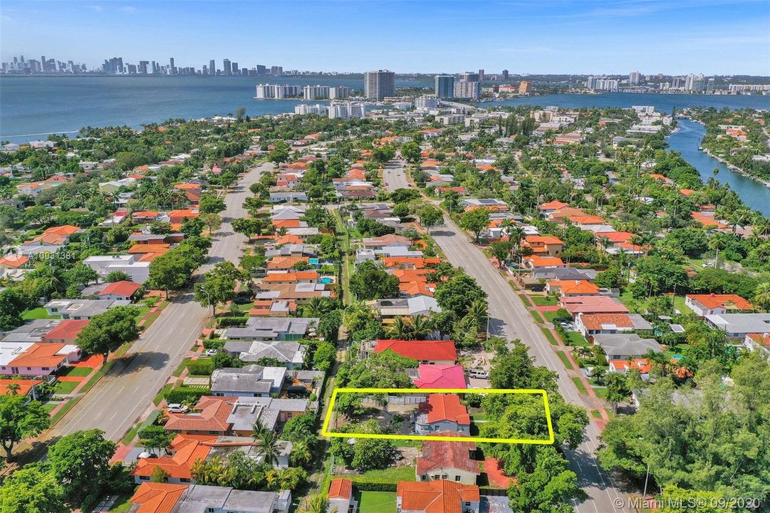 Недавно продано: $469,000 (3 спален, 2 ванн, 1217 Квадратных фут)