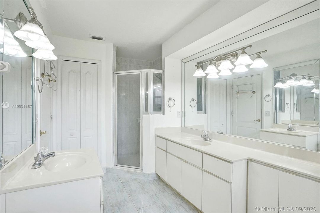Недавно продано: $359,900 (3 спален, 2 ванн, 1581 Квадратных фут)