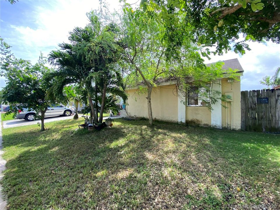 Vendido Recientemente: $200,000 (3 camas, 2 baños, 1231 Pies cuadrados)