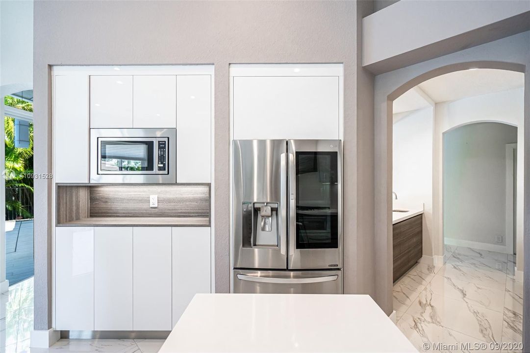 Recently Rented: $7,900 (5 beds, 3 baths, 3206 Square Feet)