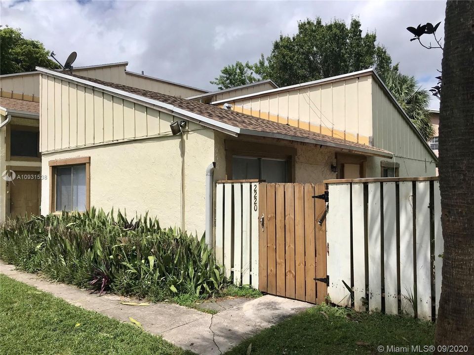 Recently Sold: $105,000 (2 beds, 2 baths, 868 Square Feet)