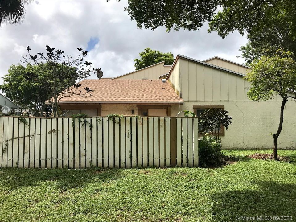 Recently Sold: $105,000 (2 beds, 2 baths, 868 Square Feet)