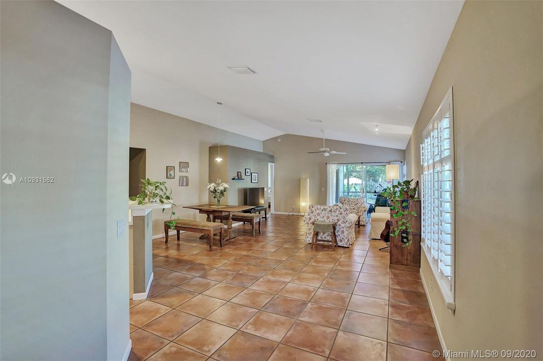 Recently Sold: $399,000 (3 beds, 2 baths, 1353 Square Feet)