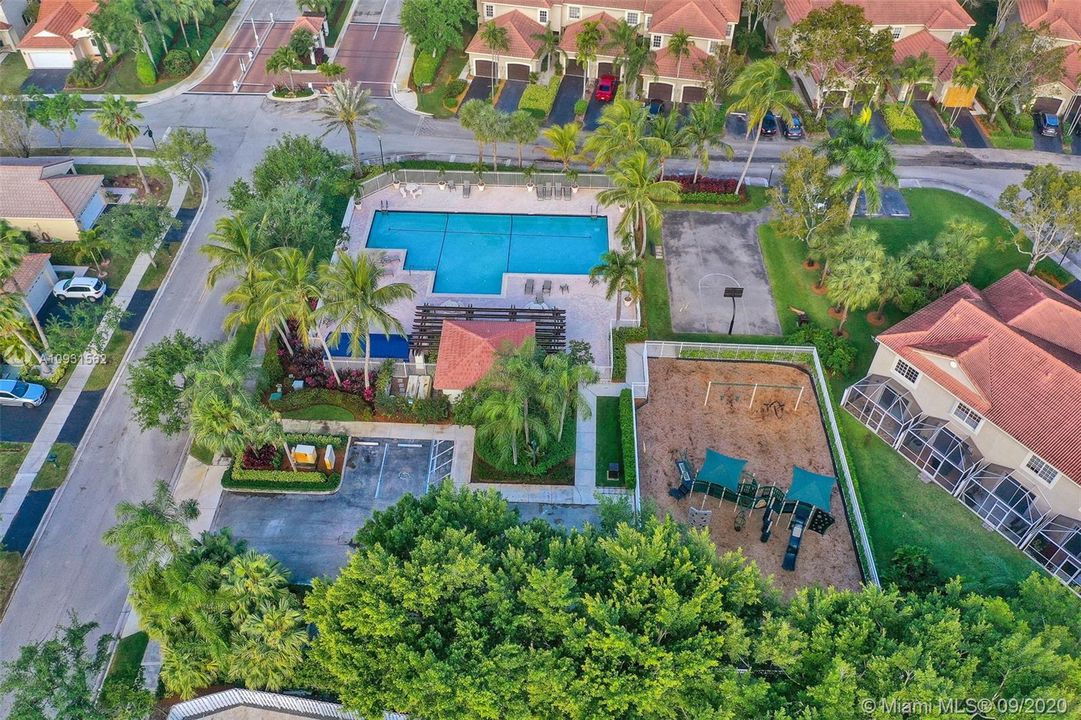 Recently Sold: $399,000 (3 beds, 2 baths, 1353 Square Feet)