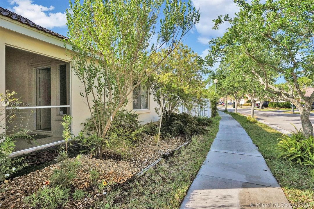 Recently Sold: $399,000 (3 beds, 2 baths, 1353 Square Feet)