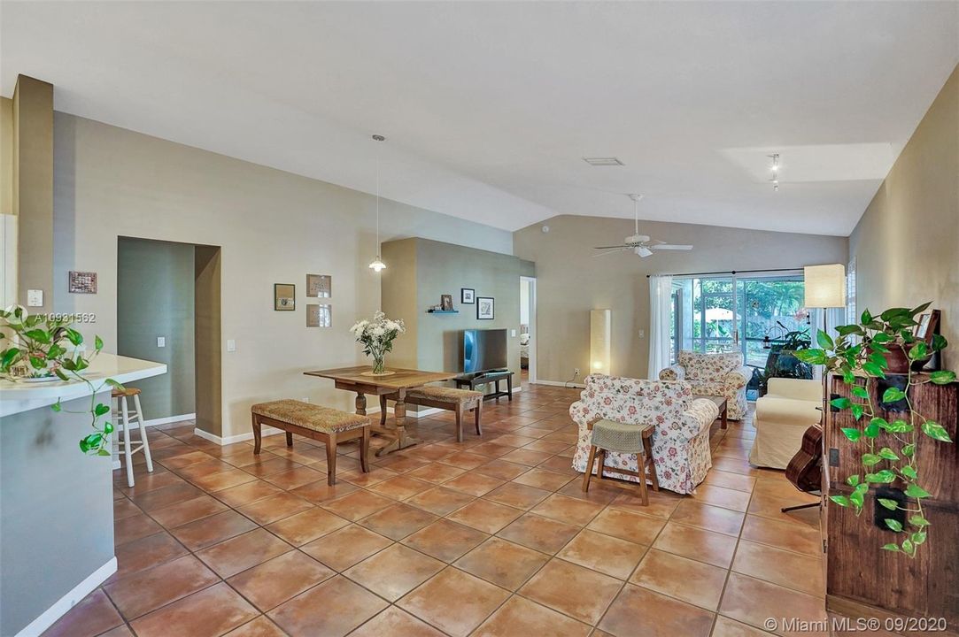 Recently Sold: $399,000 (3 beds, 2 baths, 1353 Square Feet)