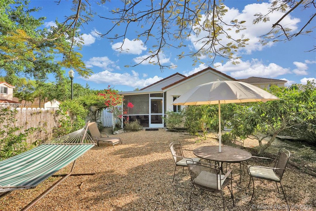 Recently Sold: $399,000 (3 beds, 2 baths, 1353 Square Feet)