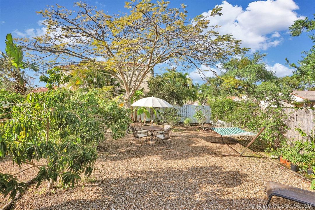 Recently Sold: $399,000 (3 beds, 2 baths, 1353 Square Feet)