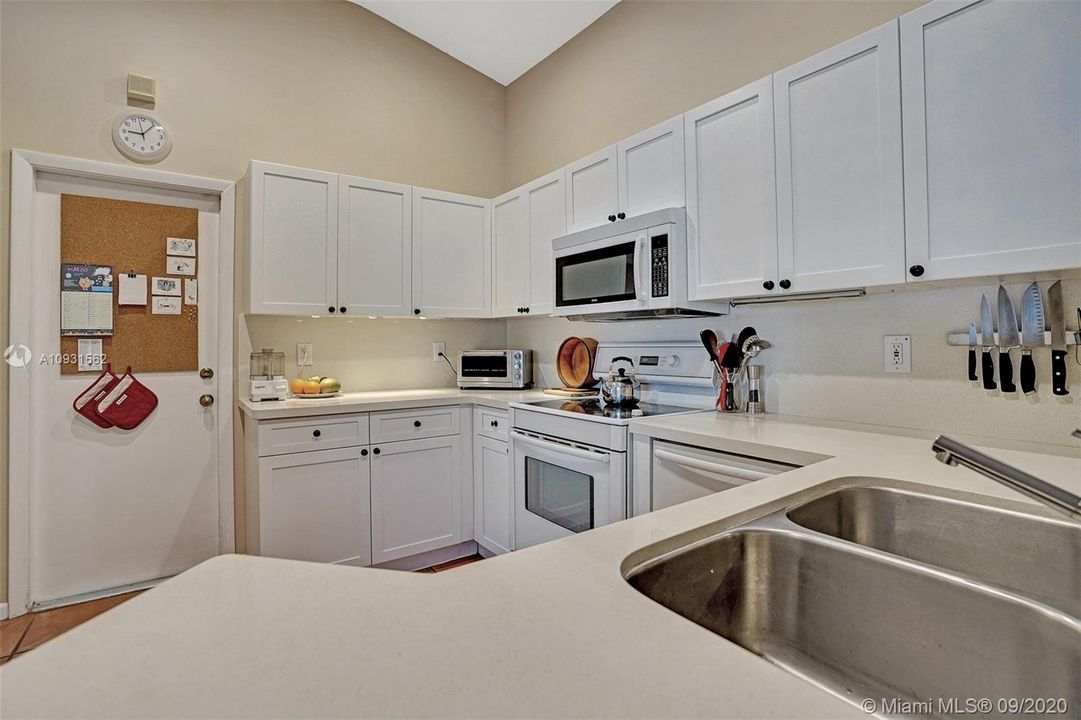 Recently Sold: $399,000 (3 beds, 2 baths, 1353 Square Feet)