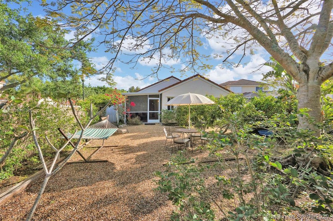 Recently Sold: $399,000 (3 beds, 2 baths, 1353 Square Feet)