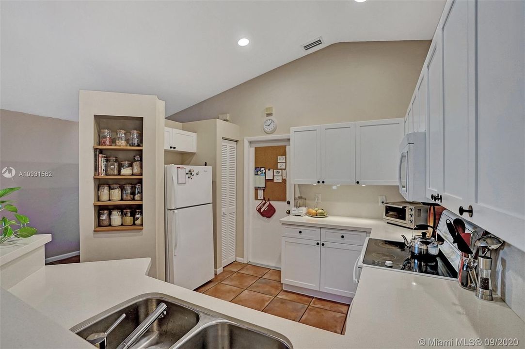 Recently Sold: $399,000 (3 beds, 2 baths, 1353 Square Feet)