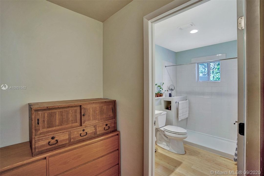 Recently Sold: $399,000 (3 beds, 2 baths, 1353 Square Feet)