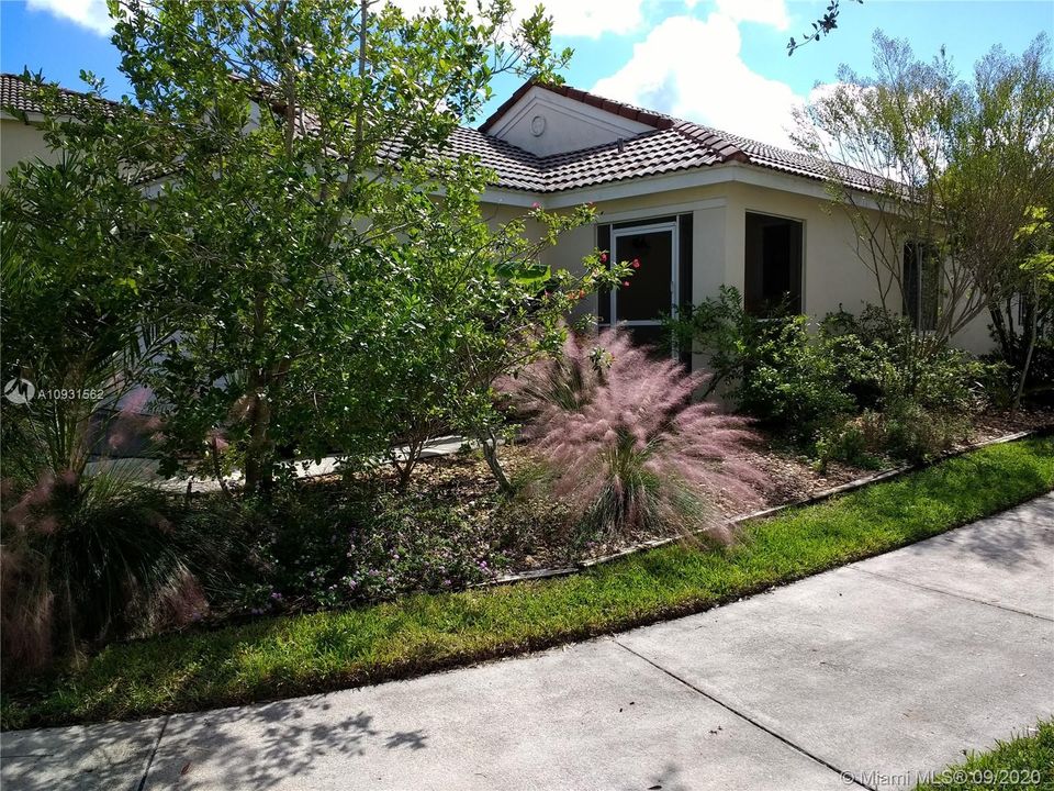 Recently Sold: $399,000 (3 beds, 2 baths, 1353 Square Feet)
