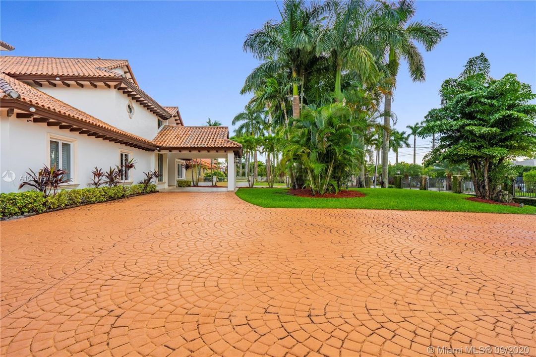 Recently Sold: $1,500,000 (6 beds, 4 baths, 5306 Square Feet)