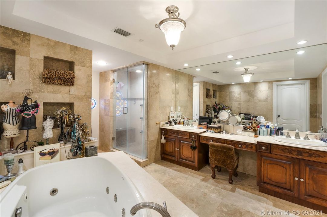 Недавно продано: $1,500,000 (6 спален, 4 ванн, 5306 Квадратных фут)