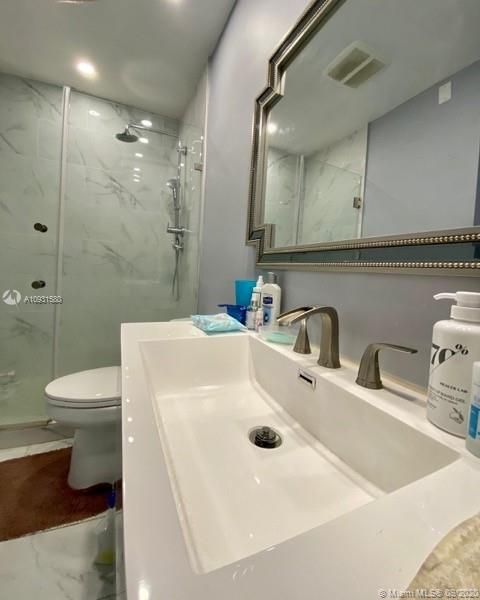 Recently Sold: $185,000 (2 beds, 2 baths, 870 Square Feet)