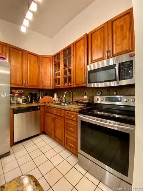 Recently Sold: $185,000 (2 beds, 2 baths, 870 Square Feet)