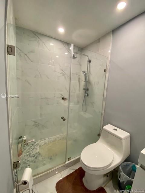 Recently Sold: $185,000 (2 beds, 2 baths, 870 Square Feet)