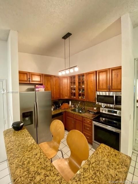 Recently Sold: $185,000 (2 beds, 2 baths, 870 Square Feet)