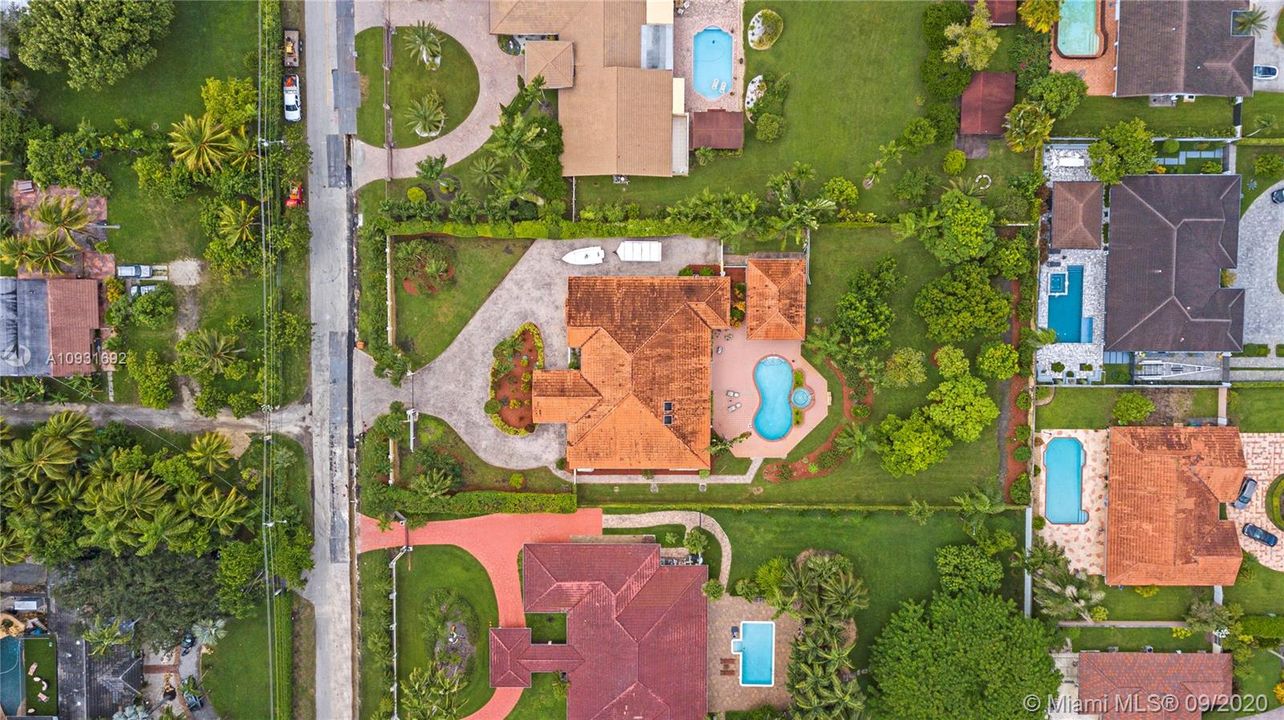 Недавно продано: $1,199,000 (4 спален, 4 ванн, 4558 Квадратных фут)