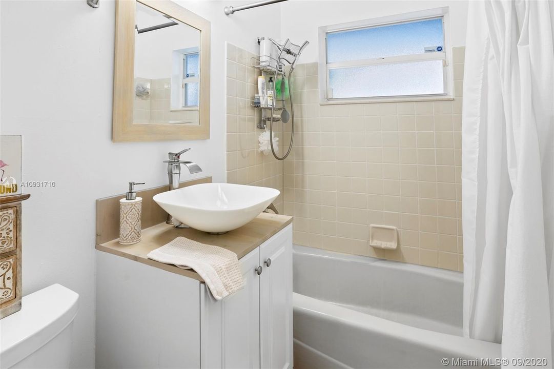 Recently Sold: $469,900 (3 beds, 2 baths, 1571 Square Feet)