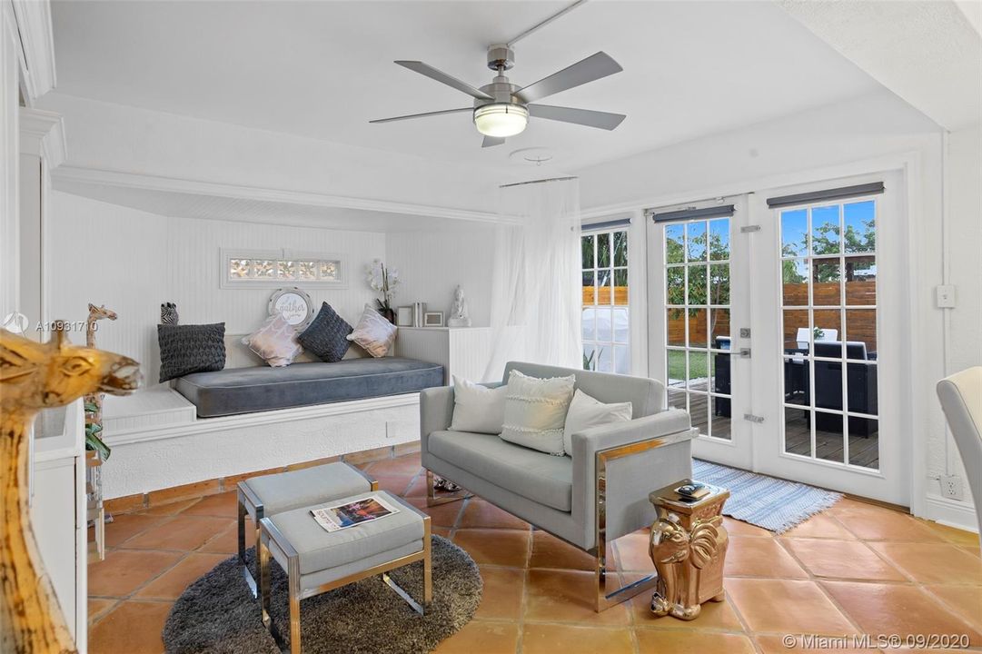 Recently Sold: $469,900 (3 beds, 2 baths, 1571 Square Feet)