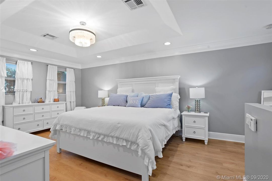 Recently Sold: $469,900 (3 beds, 2 baths, 1571 Square Feet)