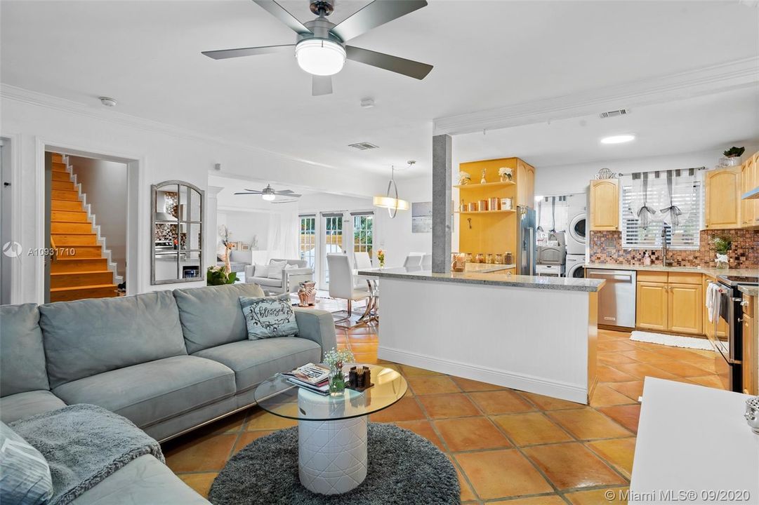 Recently Sold: $469,900 (3 beds, 2 baths, 1571 Square Feet)