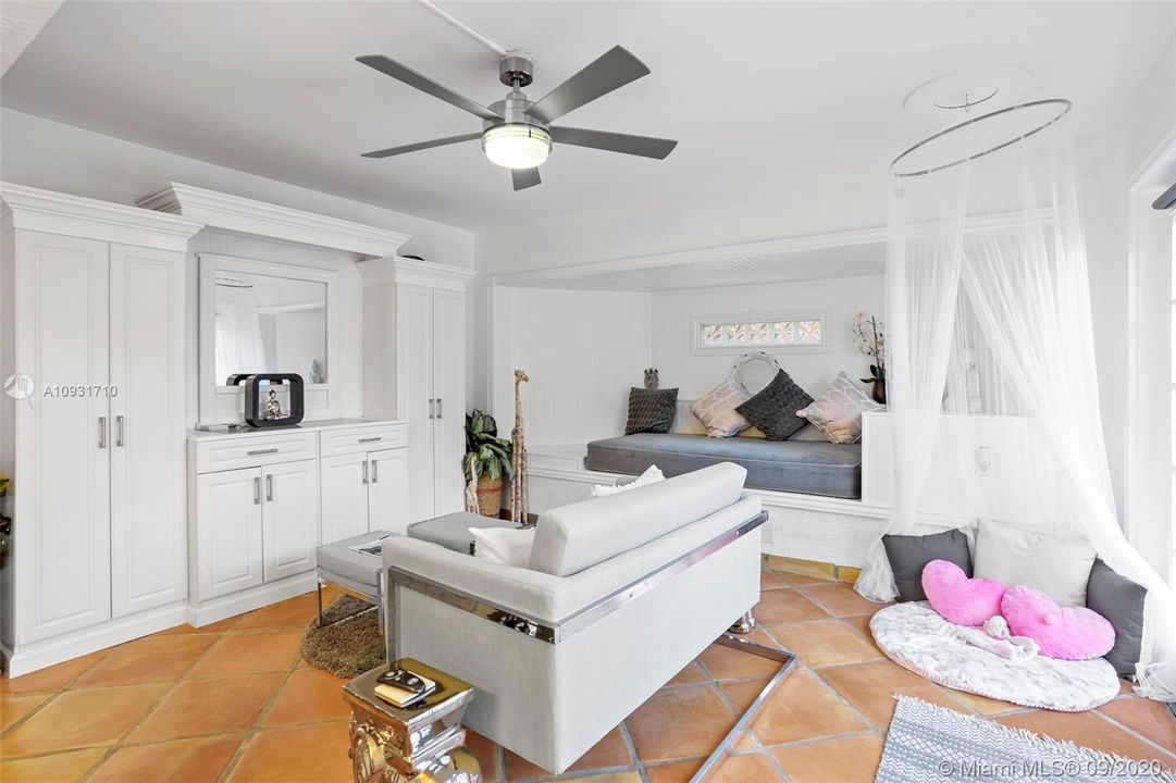 Recently Sold: $469,900 (3 beds, 2 baths, 1571 Square Feet)